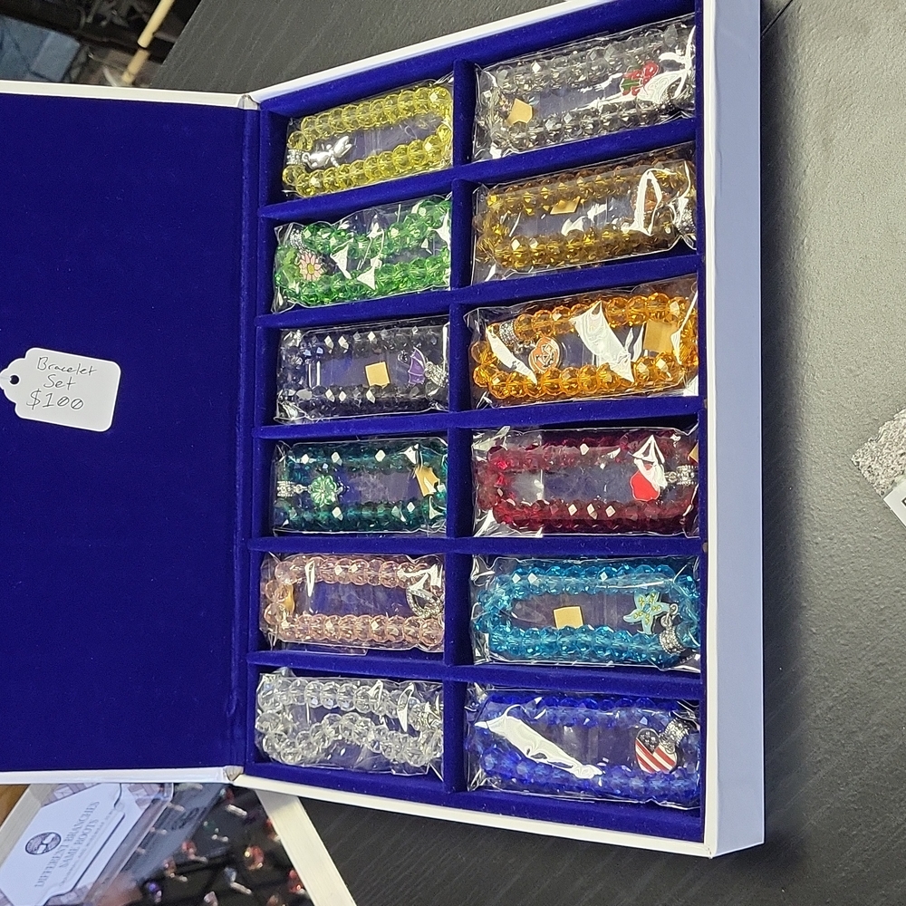 12 seasons holiday bracelets set - Picture 3 of 8